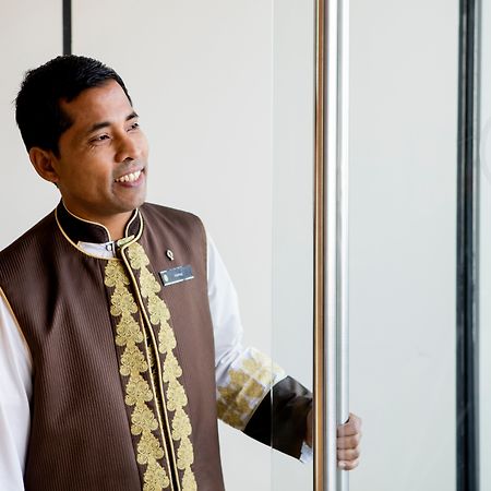 Intercontinental Dubai Festival City By Ihg Luaran gambar A hotel doorman in Dubai