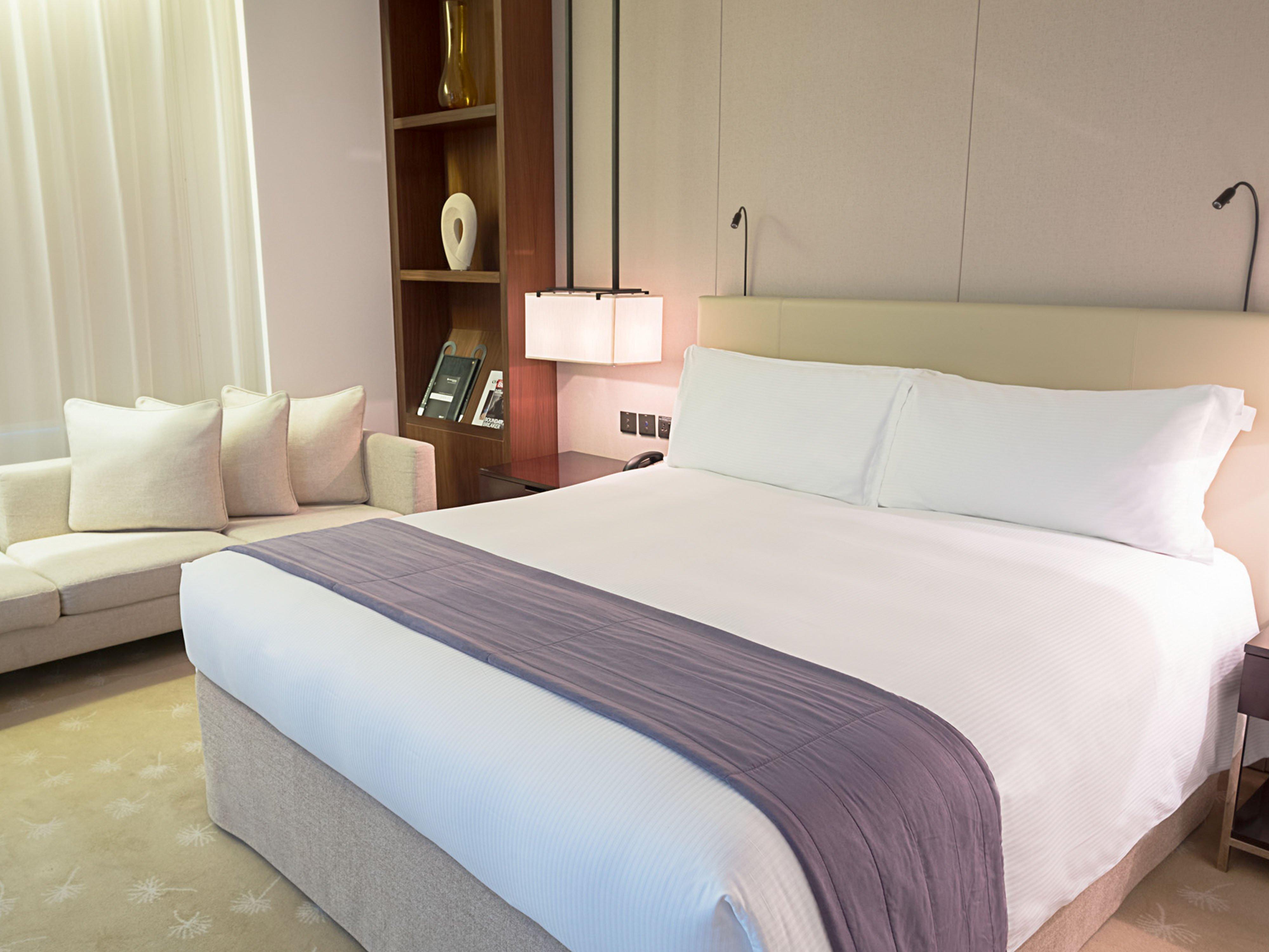 Intercontinental Dubai Festival City By Ihg Luaran gambar A bed with a bed runner