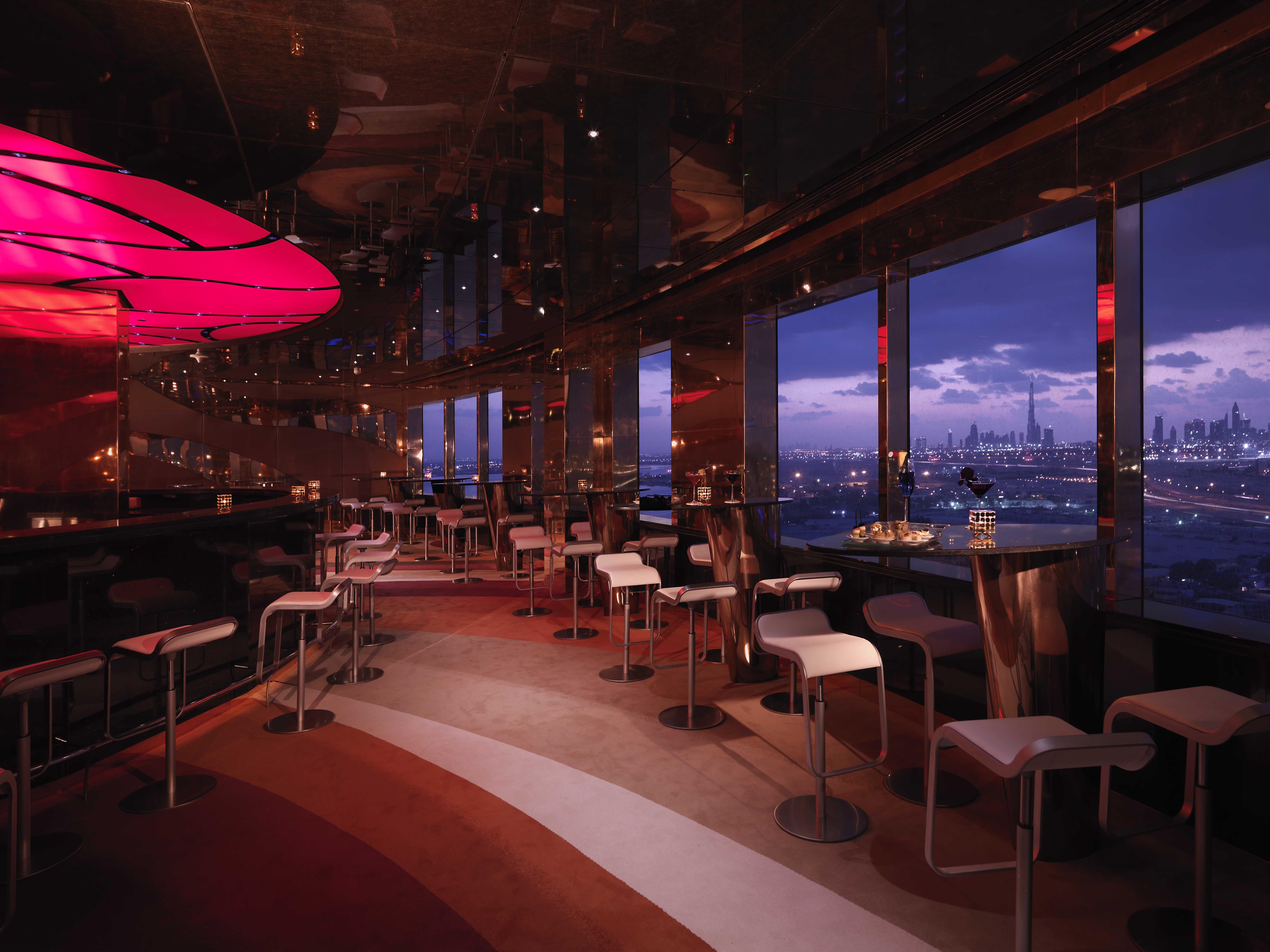Intercontinental Dubai Festival City By Ihg Restoran gambar The interior of the bar