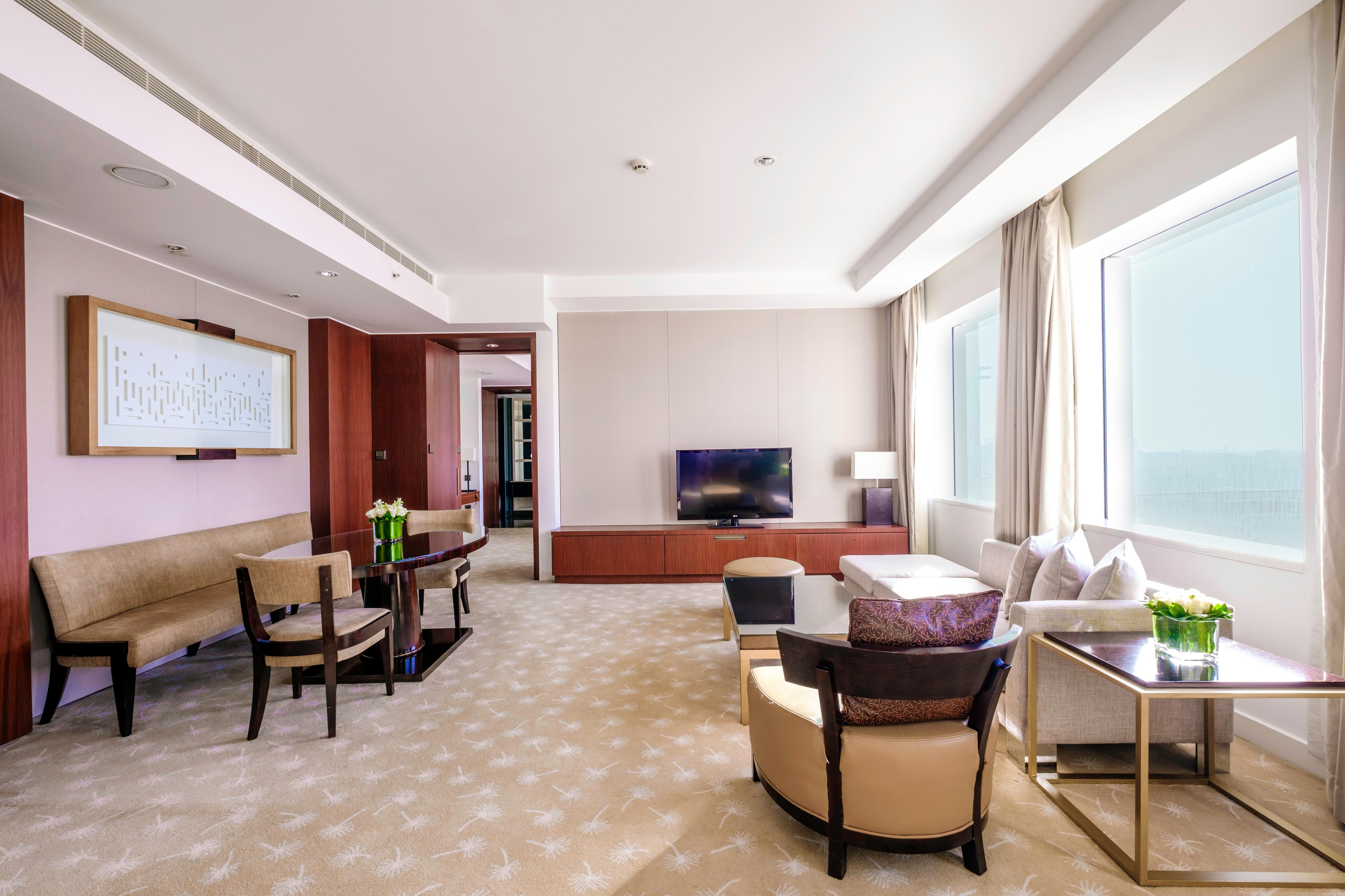 Intercontinental Dubai Festival City By Ihg Luaran gambar A suite at the hotel