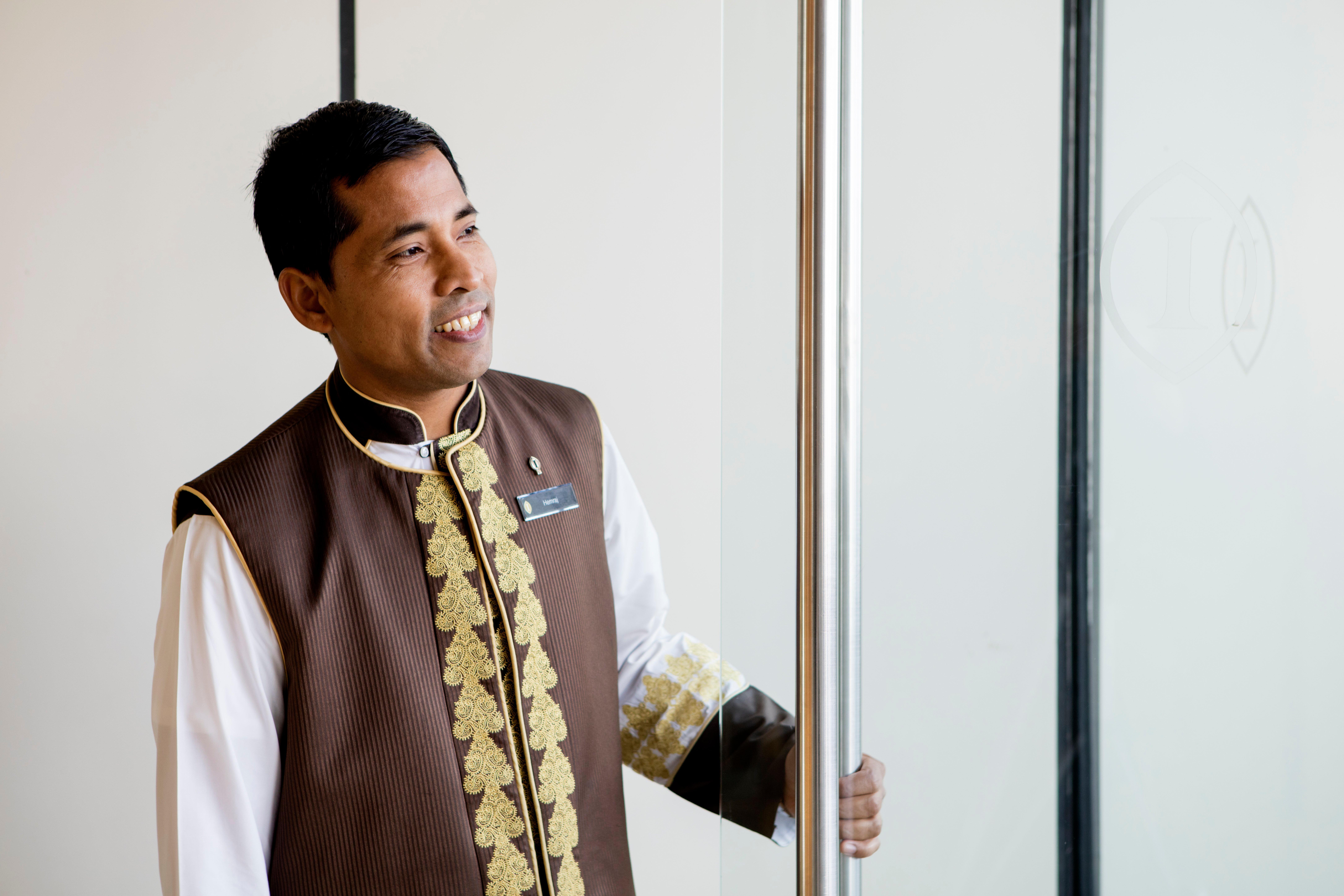 Intercontinental Dubai Festival City By Ihg Luaran gambar A hotel doorman in Dubai