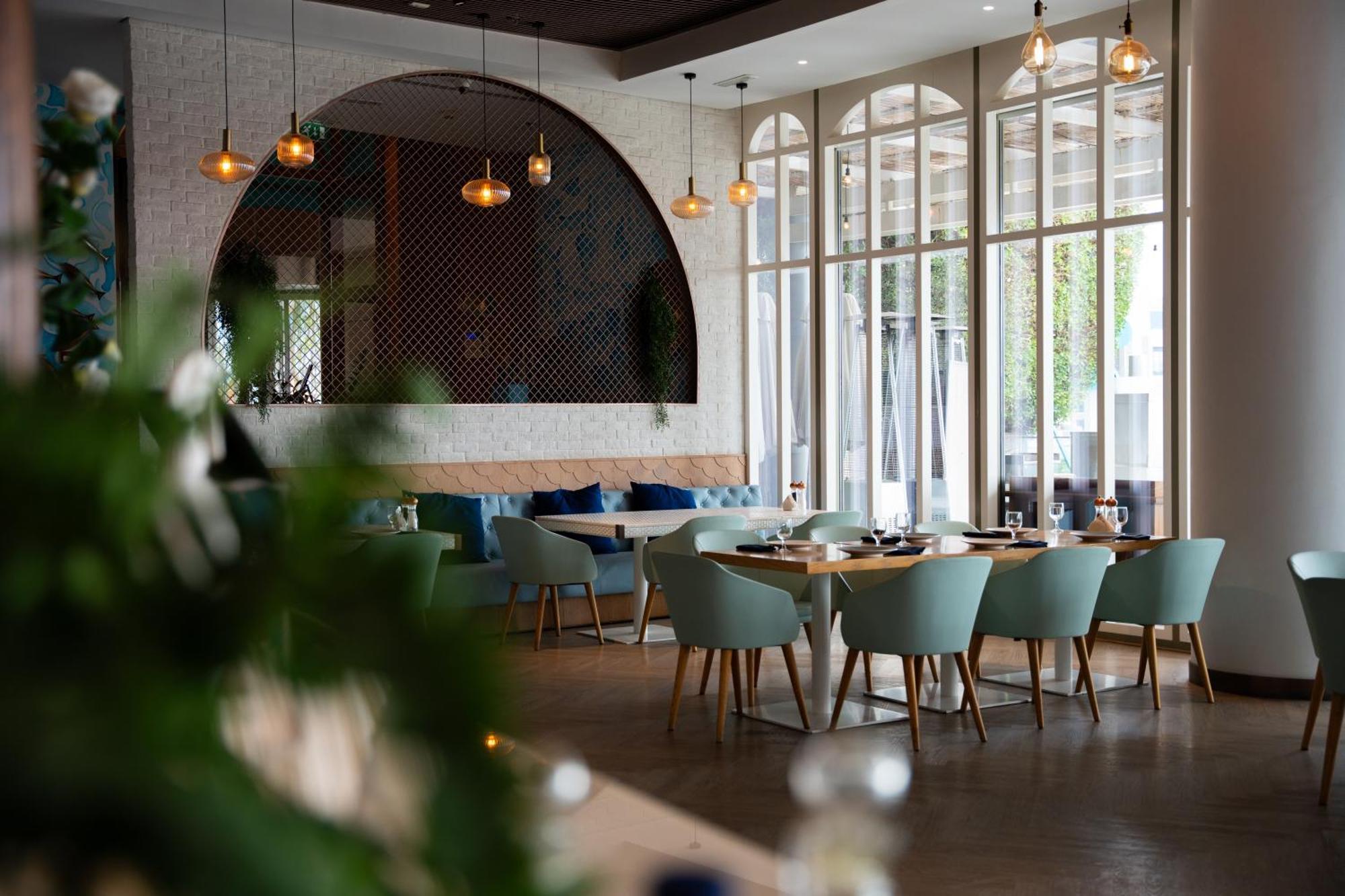 Intercontinental Dubai Festival City By Ihg Luaran gambar Restaurant interior
