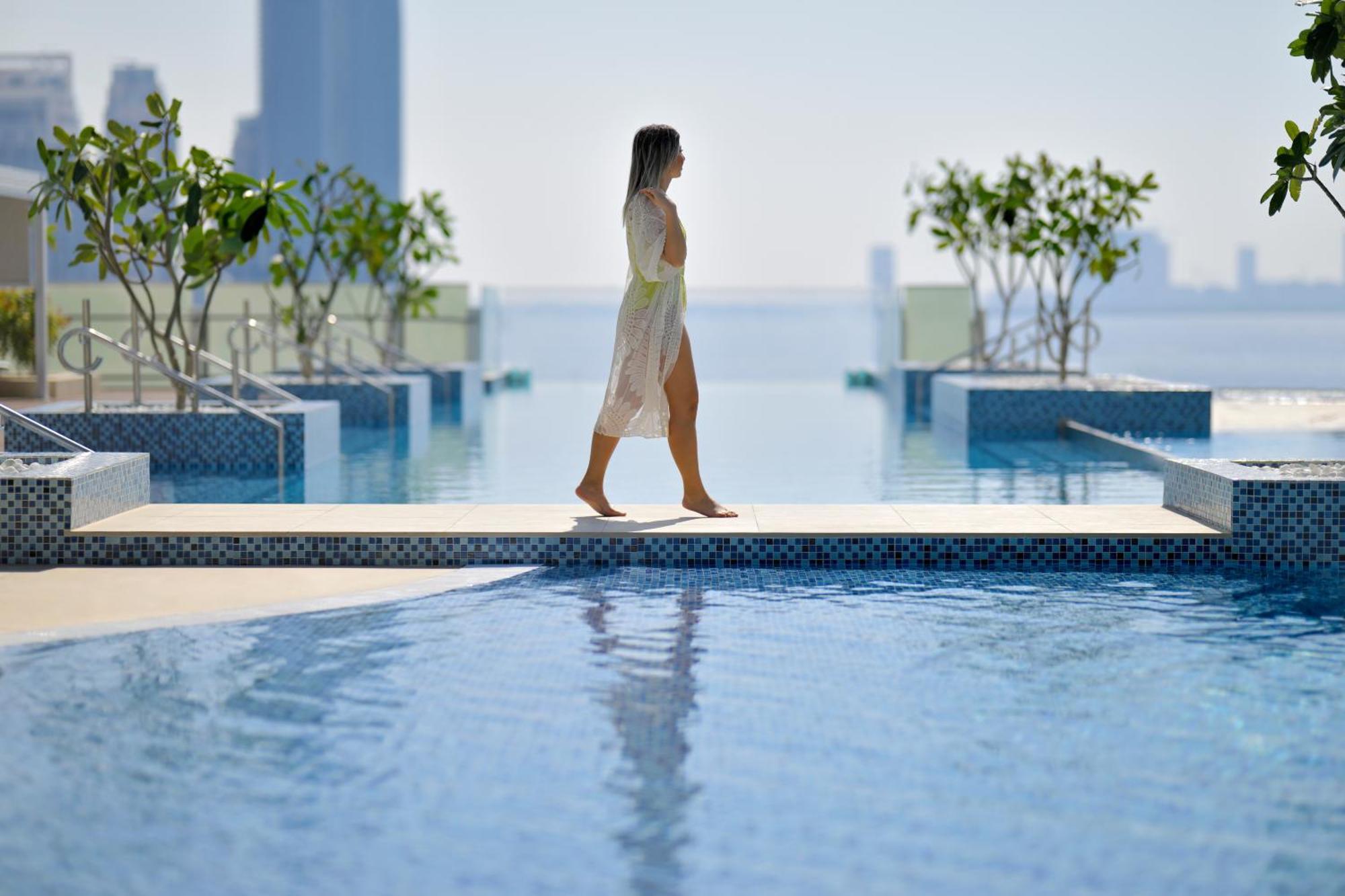 Intercontinental Dubai Festival City By Ihg Luaran gambar The swimming pool at the Address Downtown