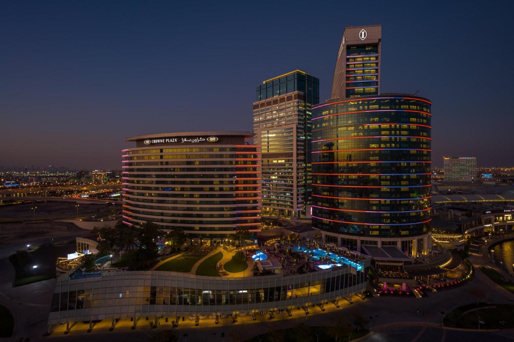 Intercontinental Dubai Festival City By Ihg Luaran gambar The complex at night