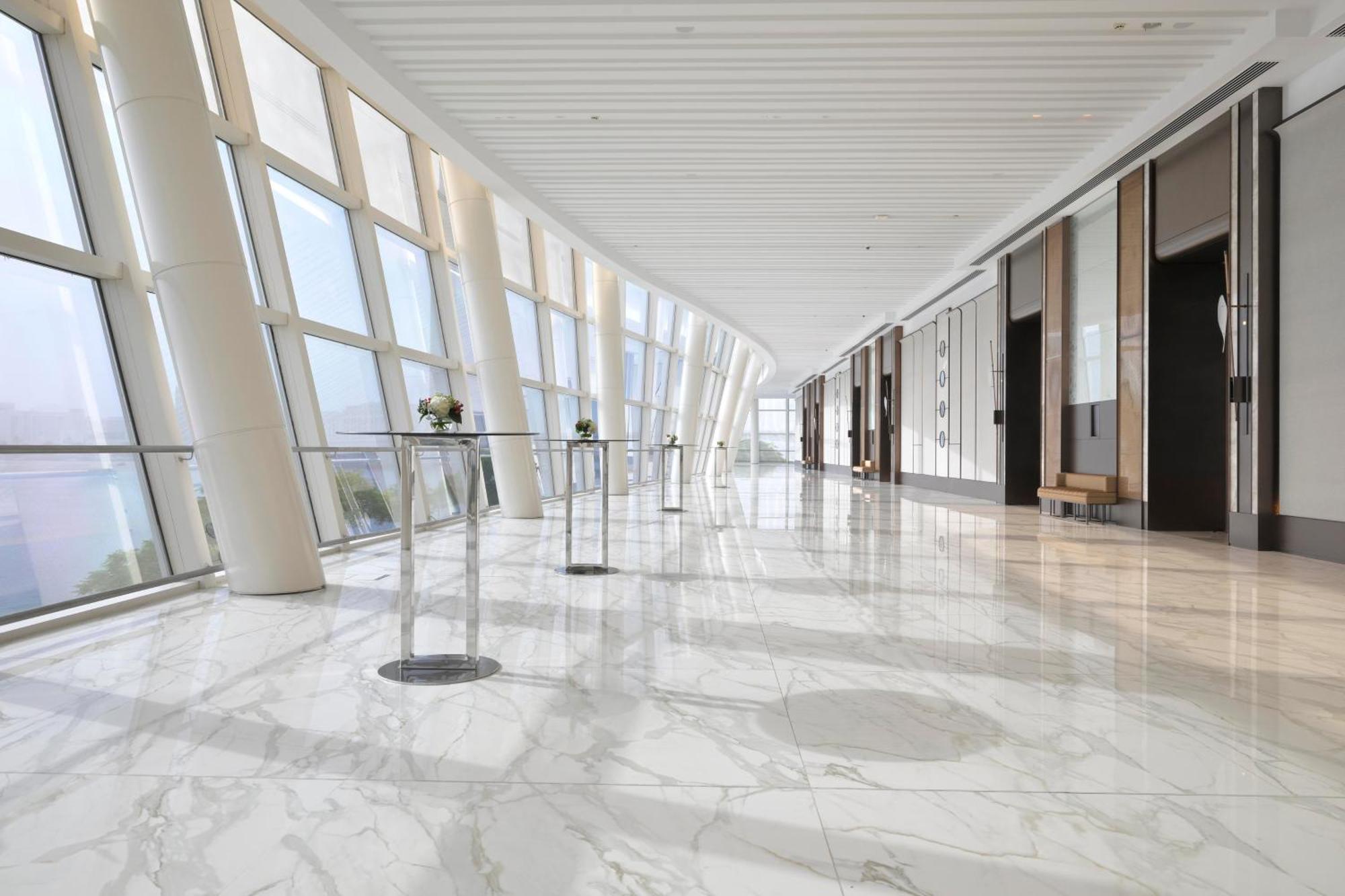 Intercontinental Dubai Festival City By Ihg Luaran gambar Interior of the hotel