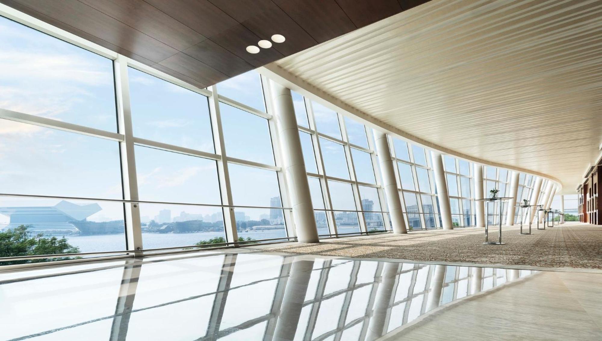 Intercontinental Dubai Festival City By Ihg Luaran gambar Interior of the Hong Kong Convention and Exhibition Centre