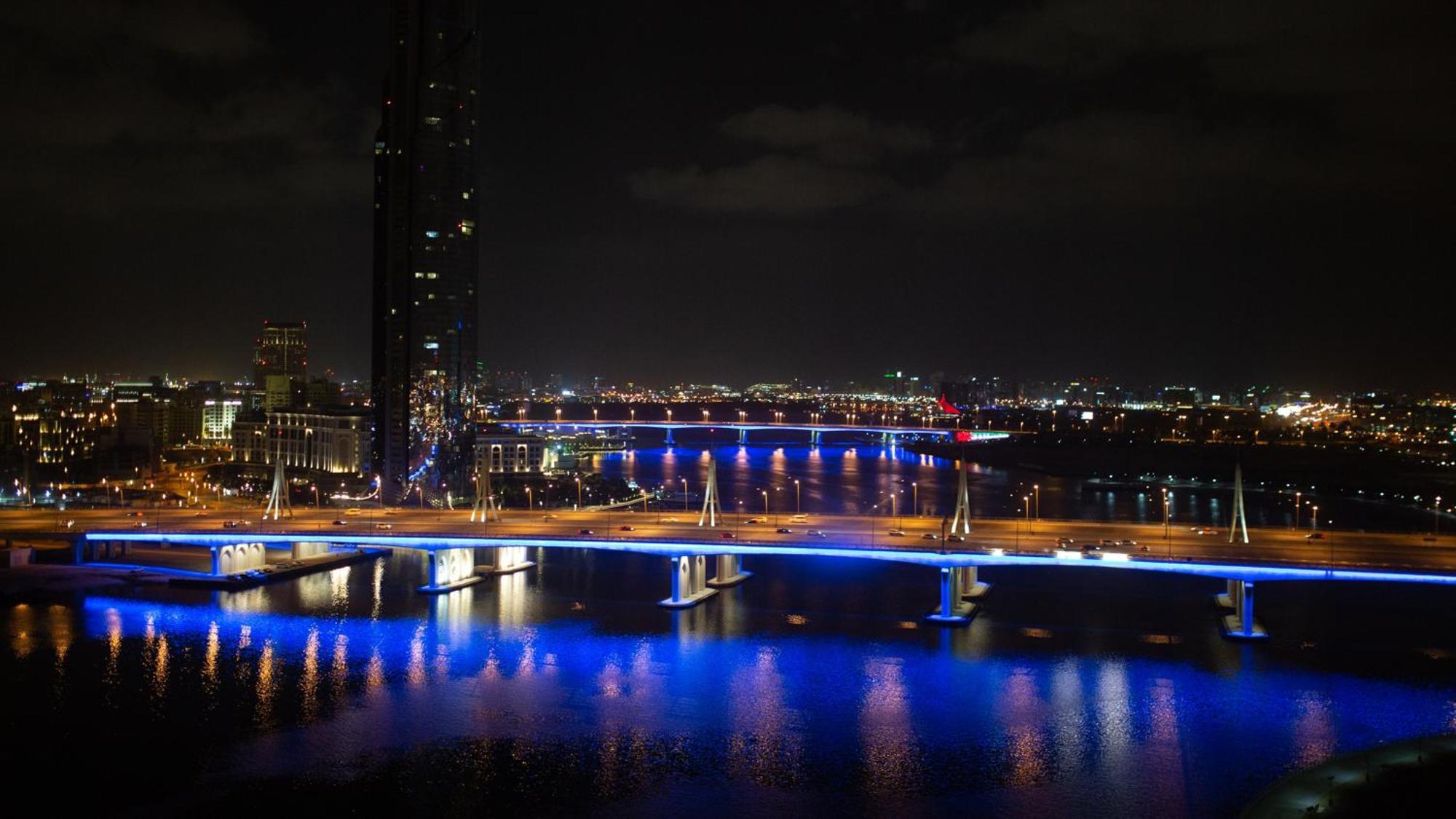 Intercontinental Dubai Festival City By Ihg Luaran gambar Victoria Bridge at night