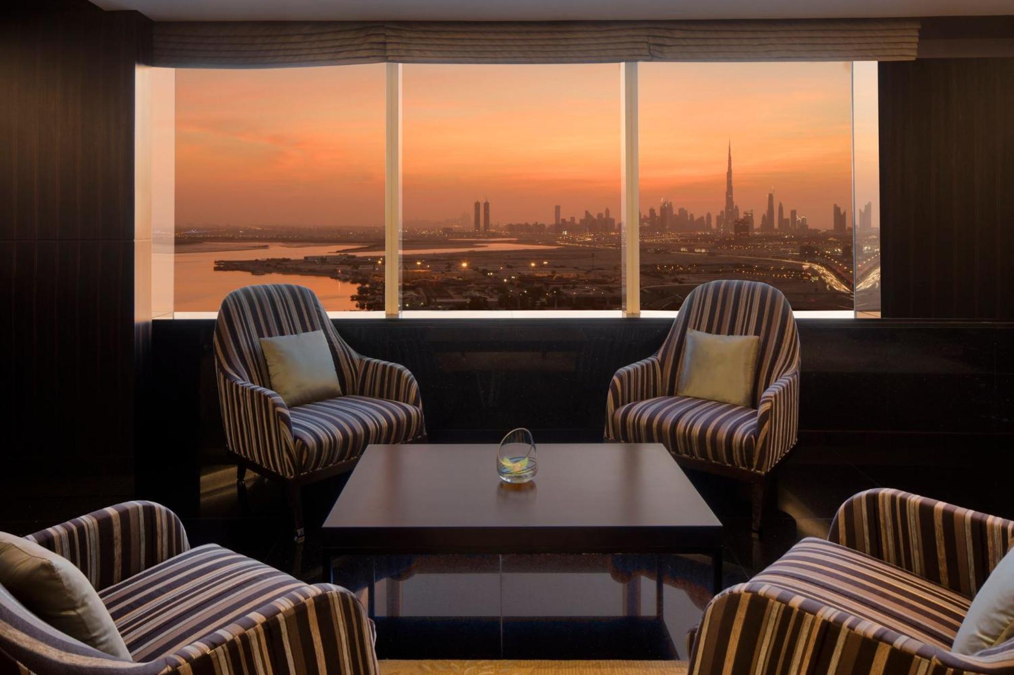 Intercontinental Dubai Festival City By Ihg Luaran gambar The Club Lounge at Jumeirah Emirates Towers Hotel
